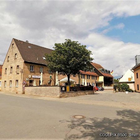 Gasthof Landhotel Gruner Baum Cadolzburg Esterno foto