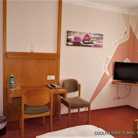 Gasthof Landhotel Gruner Baum Cadolzburg Esterno foto