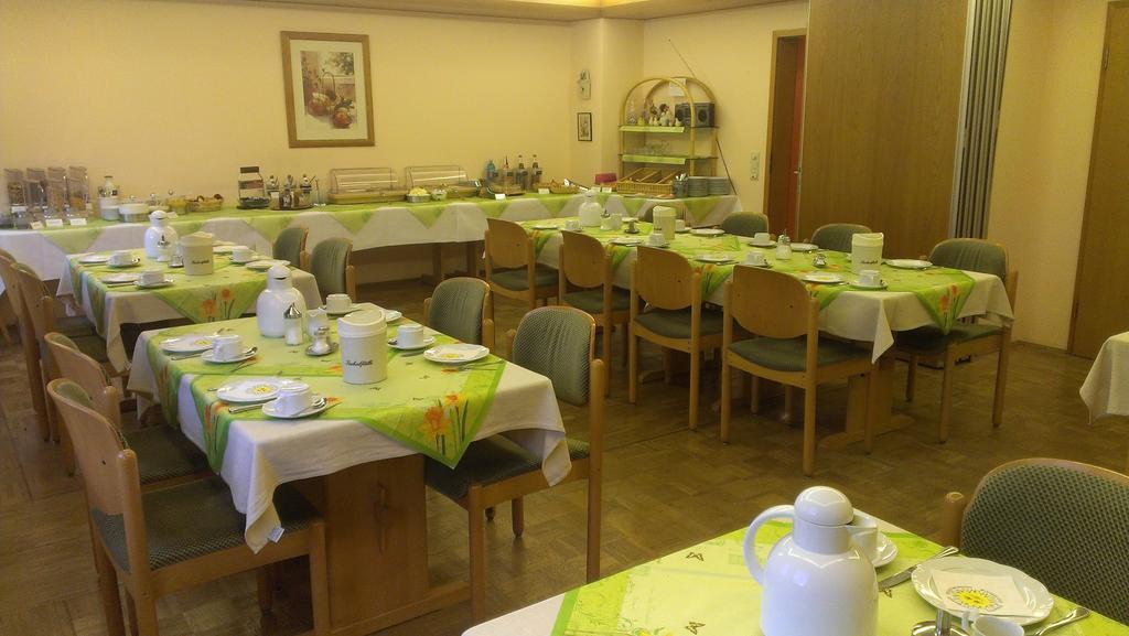 Gasthof Landhotel Gruner Baum Cadolzburg Esterno foto