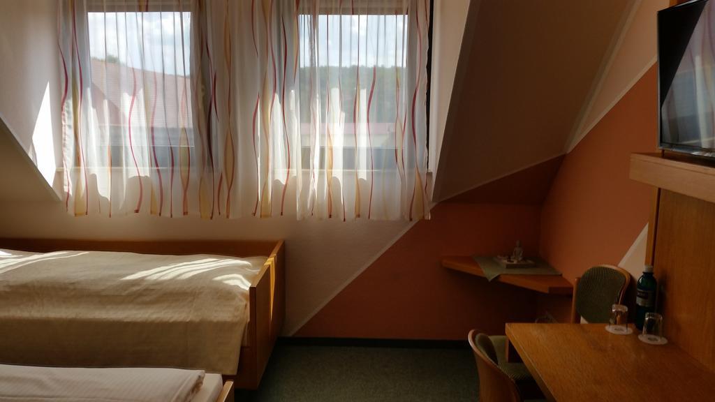 Gasthof Landhotel Gruner Baum Cadolzburg Esterno foto