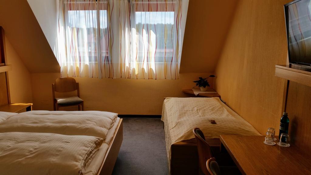 Gasthof Landhotel Gruner Baum Cadolzburg Esterno foto