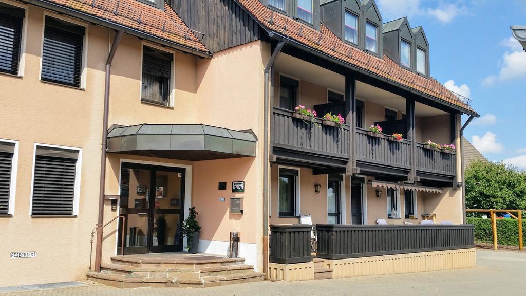 Gasthof Landhotel Gruner Baum Cadolzburg Esterno foto