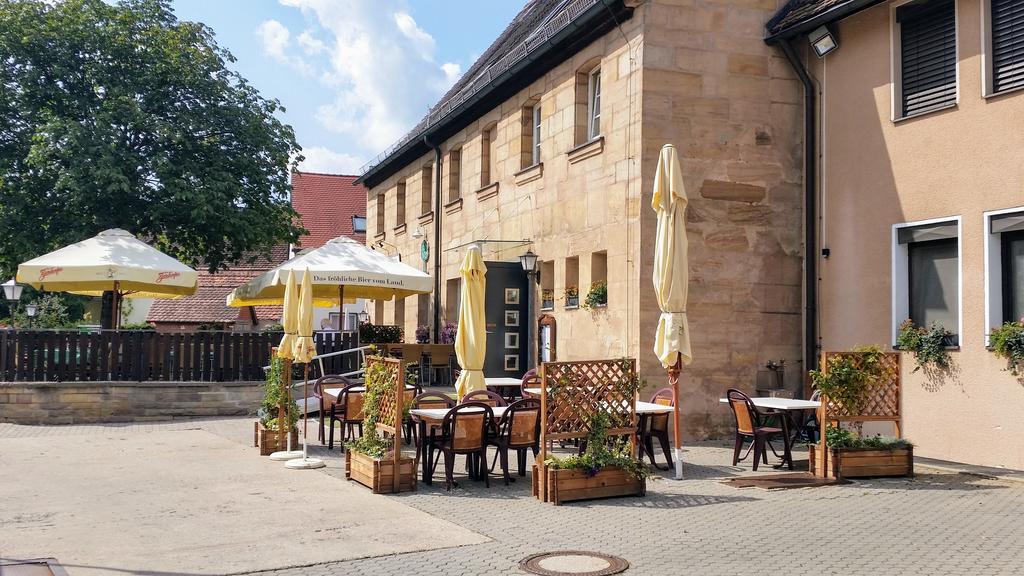 Gasthof Landhotel Gruner Baum Cadolzburg Esterno foto