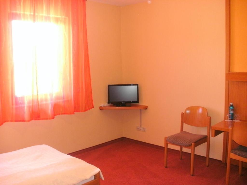Gasthof Landhotel Gruner Baum Cadolzburg Esterno foto