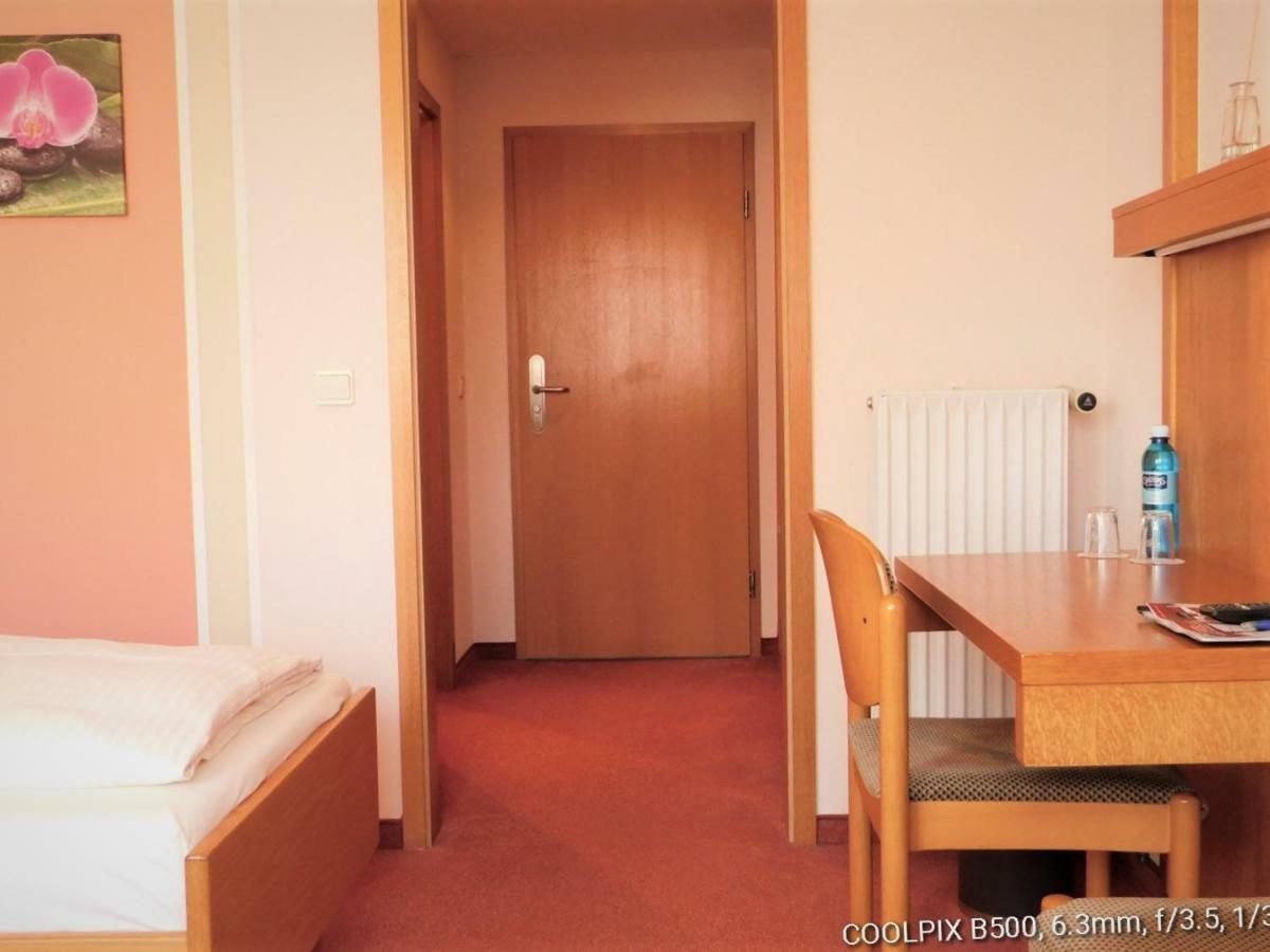 Gasthof Landhotel Gruner Baum Cadolzburg Esterno foto