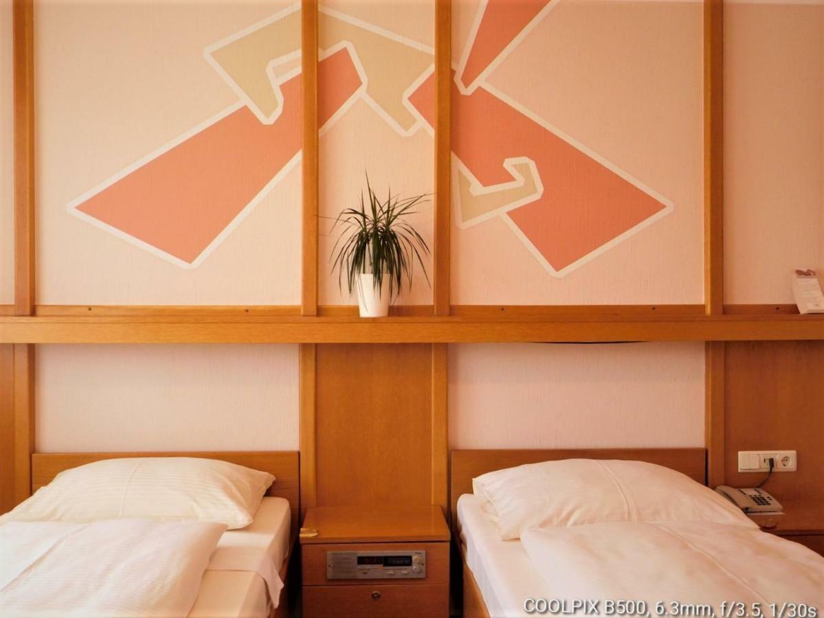 Gasthof Landhotel Gruner Baum Cadolzburg Esterno foto