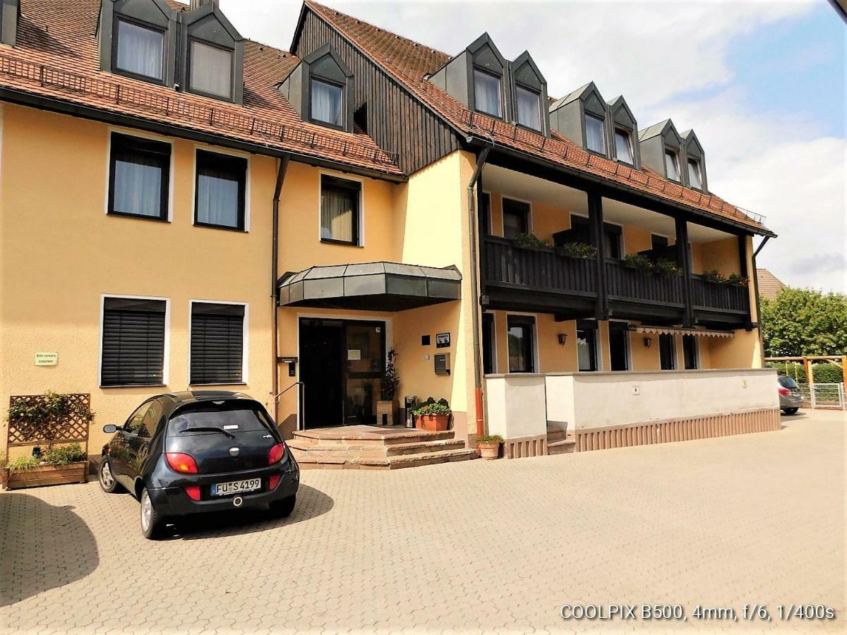 Gasthof Landhotel Gruner Baum Cadolzburg Esterno foto