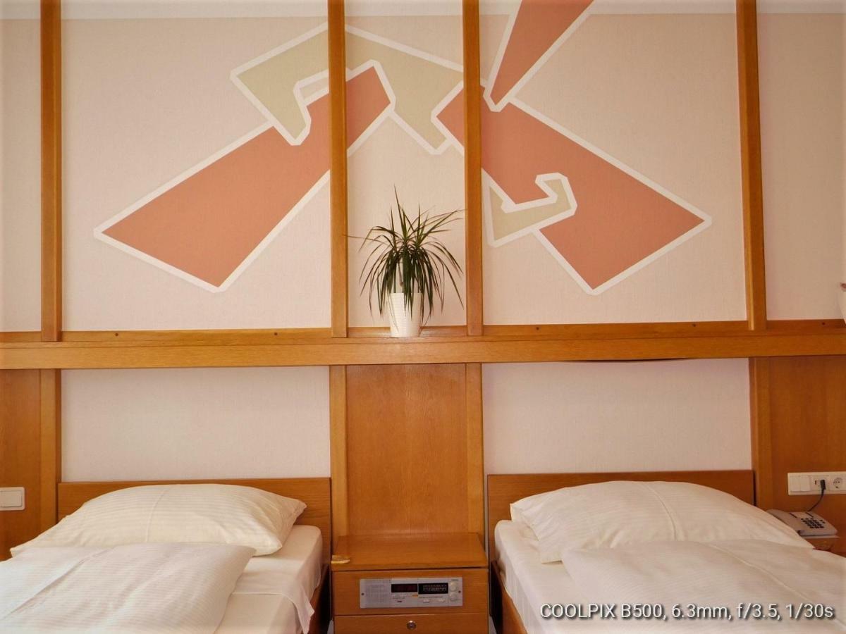 Gasthof Landhotel Gruner Baum Cadolzburg Esterno foto