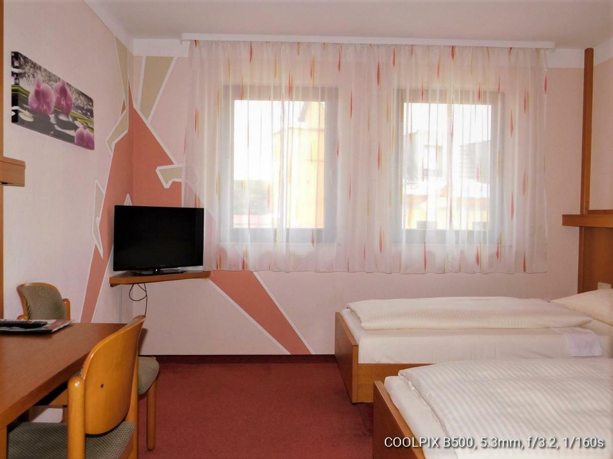 Gasthof Landhotel Gruner Baum Cadolzburg Esterno foto