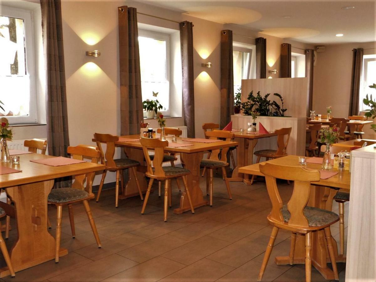 Gasthof Landhotel Gruner Baum Cadolzburg Esterno foto